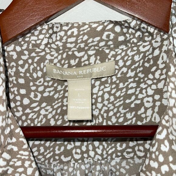 Banana Republic Sleeveless Tan and White Ruffle Animal Print Top Size LP - Picture 8 of 9
